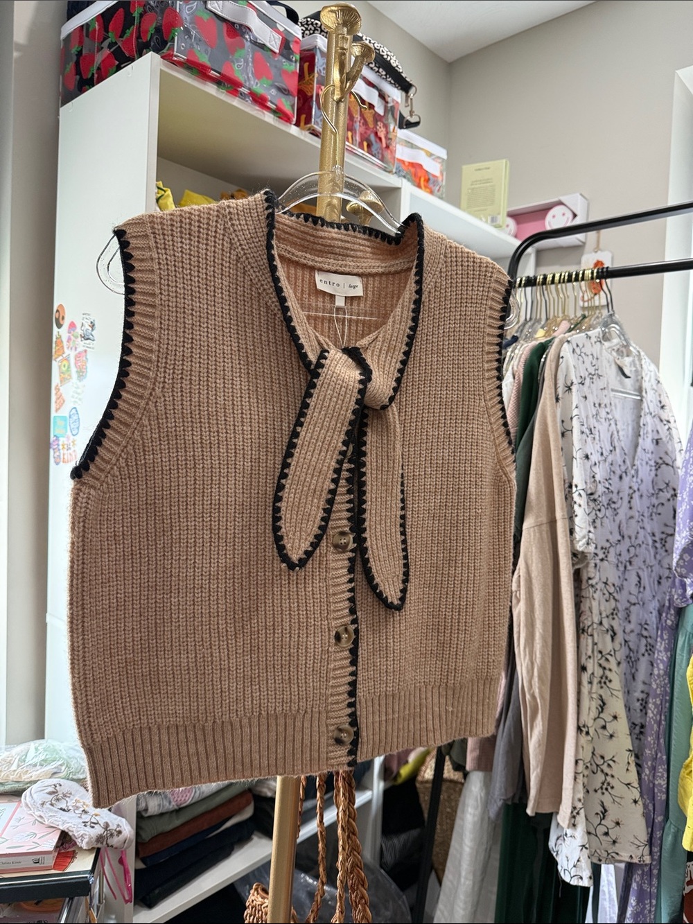New entro Beige Knit Sleeveless Bow-Front Top with Black Trim large - Picture 3 of 5